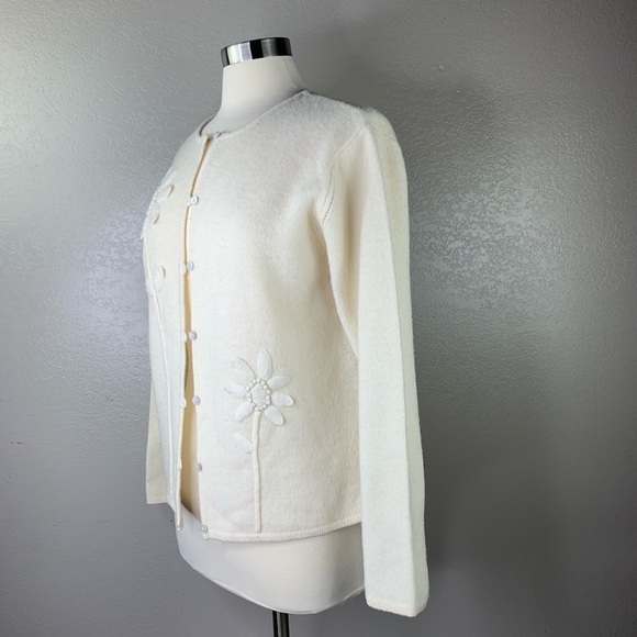 Alexandra Bartlett 100% Lambs Wool Button Cardigan Size Medium Petite - Picture 2 of 9